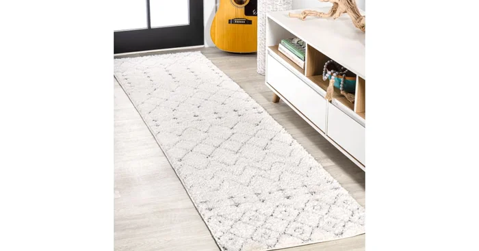 JONATHAN Y Lighting Santa Theresa 2-1/4′ x 8′ Shag Polypropylene Moroccan & Tribal and Trellis Indoor Runner