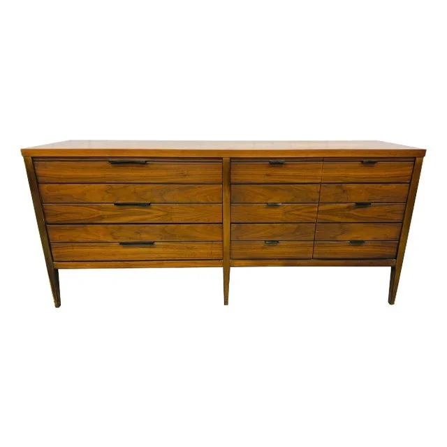 Mid-Century Modern Lane Tuxedo 9-Drawer Walnut Dresser